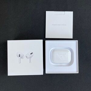 AirPod Pros 1st Generation (Wireless Charging Case)